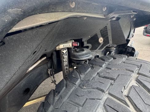 Used 2016 Jeep Wrangler Unlimited Rubicon AWD/4WD image 12