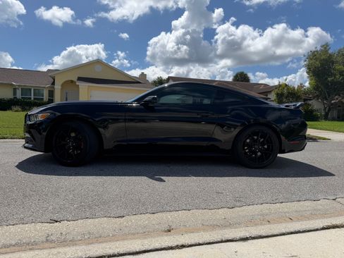 Used 2017 Ford Mustang Coupe RWD image 2