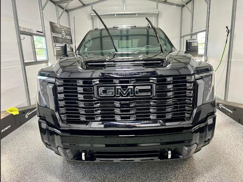 Used 2024 GMC Sierra 3500 Denali Ultimate image 2