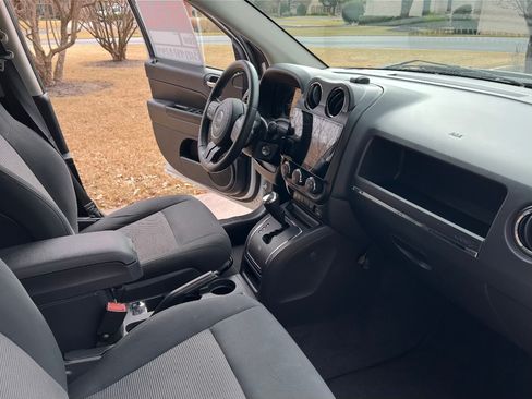 Used 2011 Jeep Compass Latitude image 15