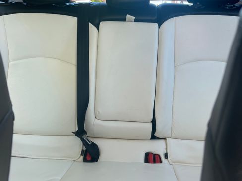 Used 2019 Toyota Prius L Eco w/ Carpet Mat Package image 12