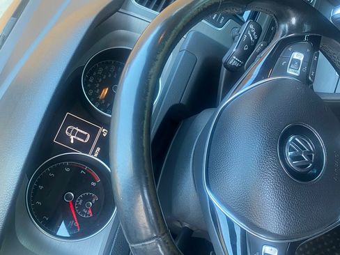 Used 2015 Volkswagen Golf S image 11