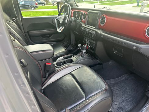 Used 2019 Jeep Wrangler Unlimited Rubicon w/ Dual Top Group AWD/4WD image 9