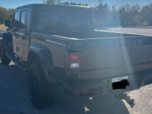 Used 2022 Jeep Gladiator Sport image 10