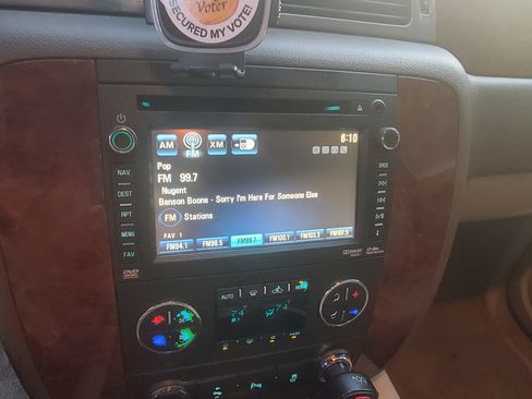 Used 2012 Chevrolet Suburban LTZ image 13