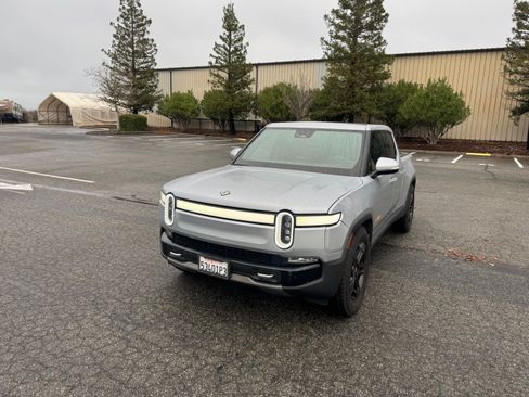 Used 2022 Rivian R1T Adventure image 2