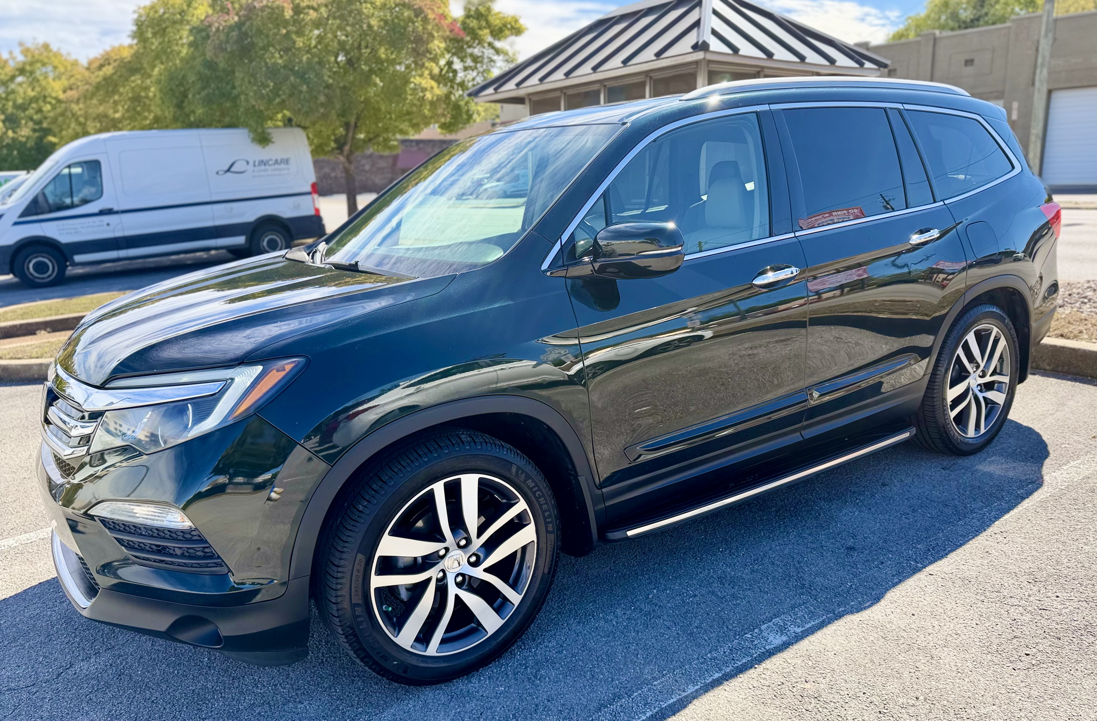 Used 2017 Honda Pilot Touring image 2