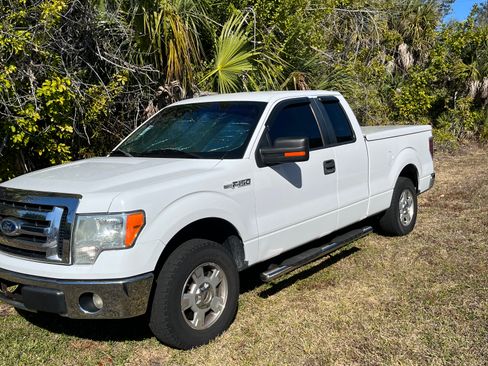 Used 2011 Ford F150 XLT w/ XLT Convenience Pkg image 2