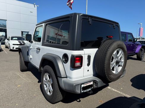 Used 2018 Jeep Wrangler Sport AWD/4WD image 2