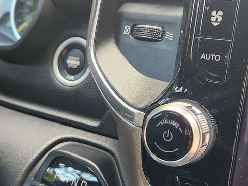 Used 2019 RAM 1500 Laramie AWD/4WD image 14