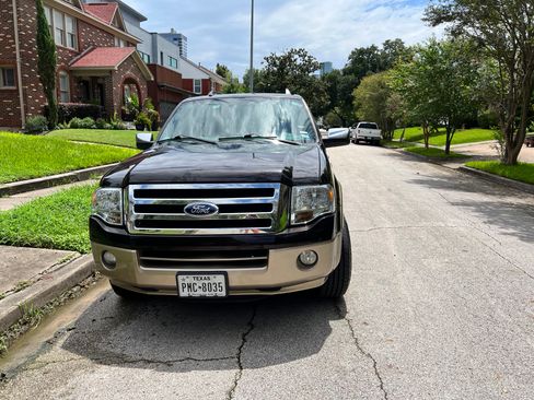 Used 2013 Ford Expedition EL King Ranch RWD image 4
