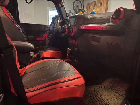 Used 2015 Jeep Wrangler Unlimited Sport w/ Quick Order Package 24S image 9