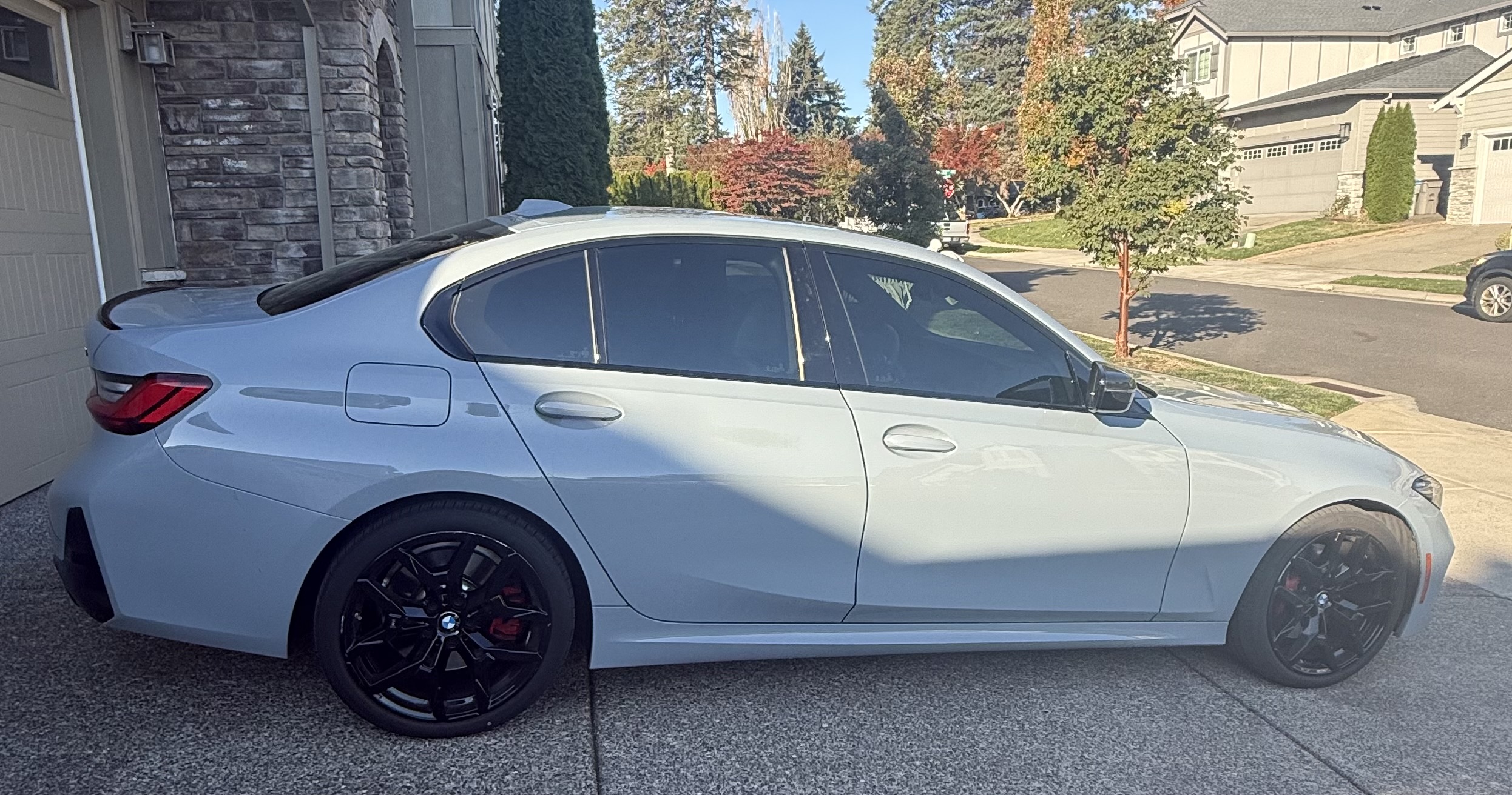 Used 2025 BMW 330i xDrive Sedan w/ M Sport Package AWD/4WD image 2