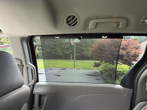 Used 2017 Toyota Sienna XLE Premium w/ Outdoor Package AWD/4WD image 16