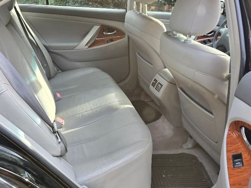 Used 2010 Toyota Camry XLE image 16