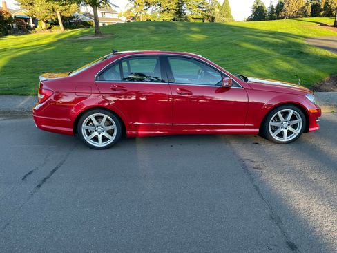 Used 2014 Mercedes-Benz C 300 4MATIC Sedan image 2