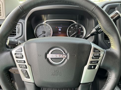 Used 2023 Nissan Titan SV w/ SV Convenience Package RWD image 30