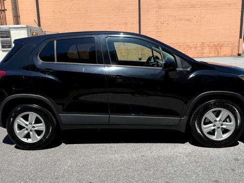 Used 2020 Chevrolet Trax LS w/ Tint and Cruise Package FWD image 9