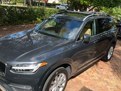 Used 2017 Volvo XC90 T6 Momentum w/ Vision Package image 6