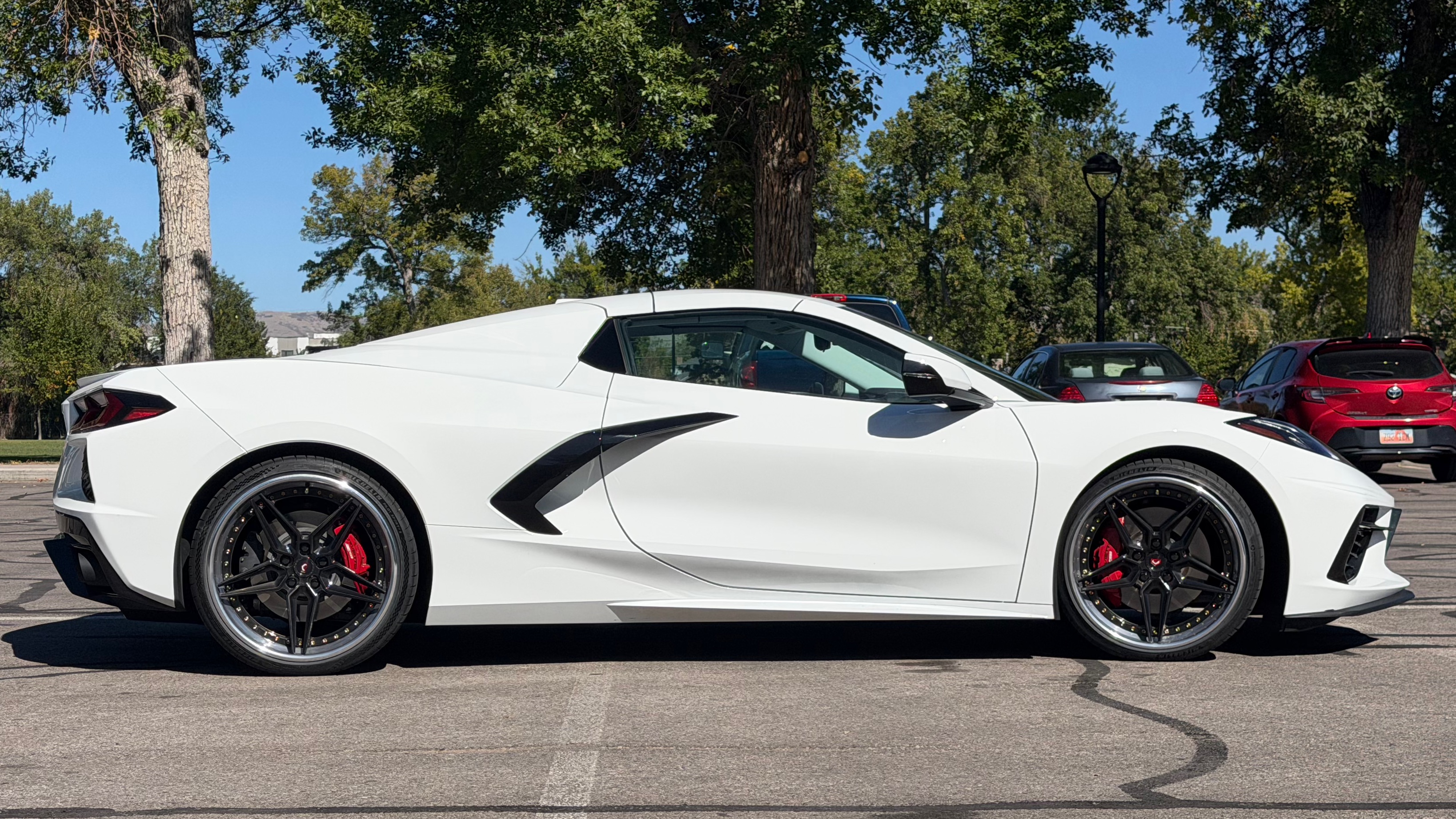 Used 2024 Chevrolet Corvette Stingray Premium Conv w/ Z51 Performance Package RWD image 6