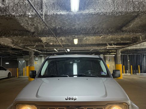 Used 2009 Jeep Liberty Limited w/ Premium Group image 1