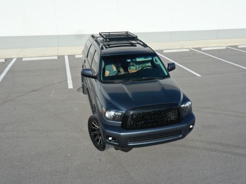 Used 2010 Toyota Sequoia SR5 image 5