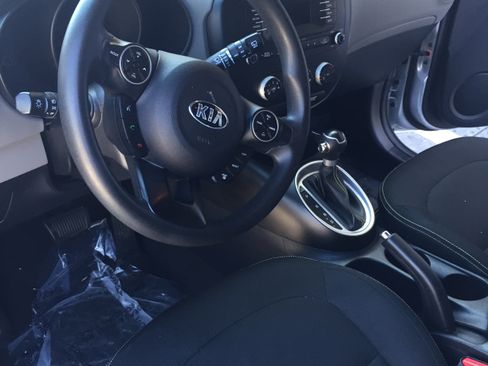 Used 2015 Kia Soul + FWD image 9