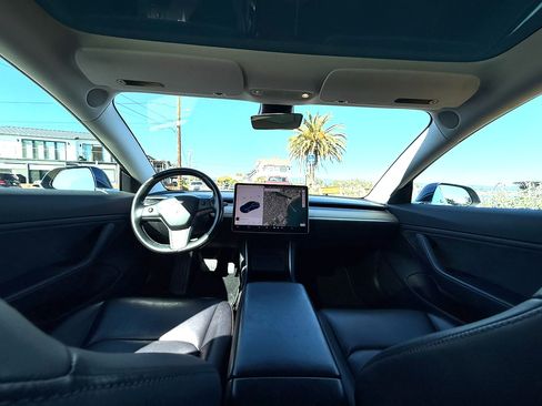 Used 2018 Tesla Model 3 Long Range image 12