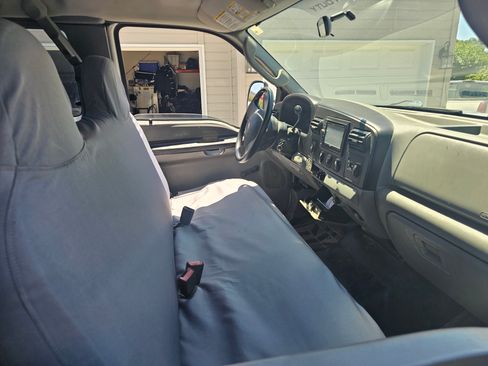 Used 2006 Ford F350 XL image 5