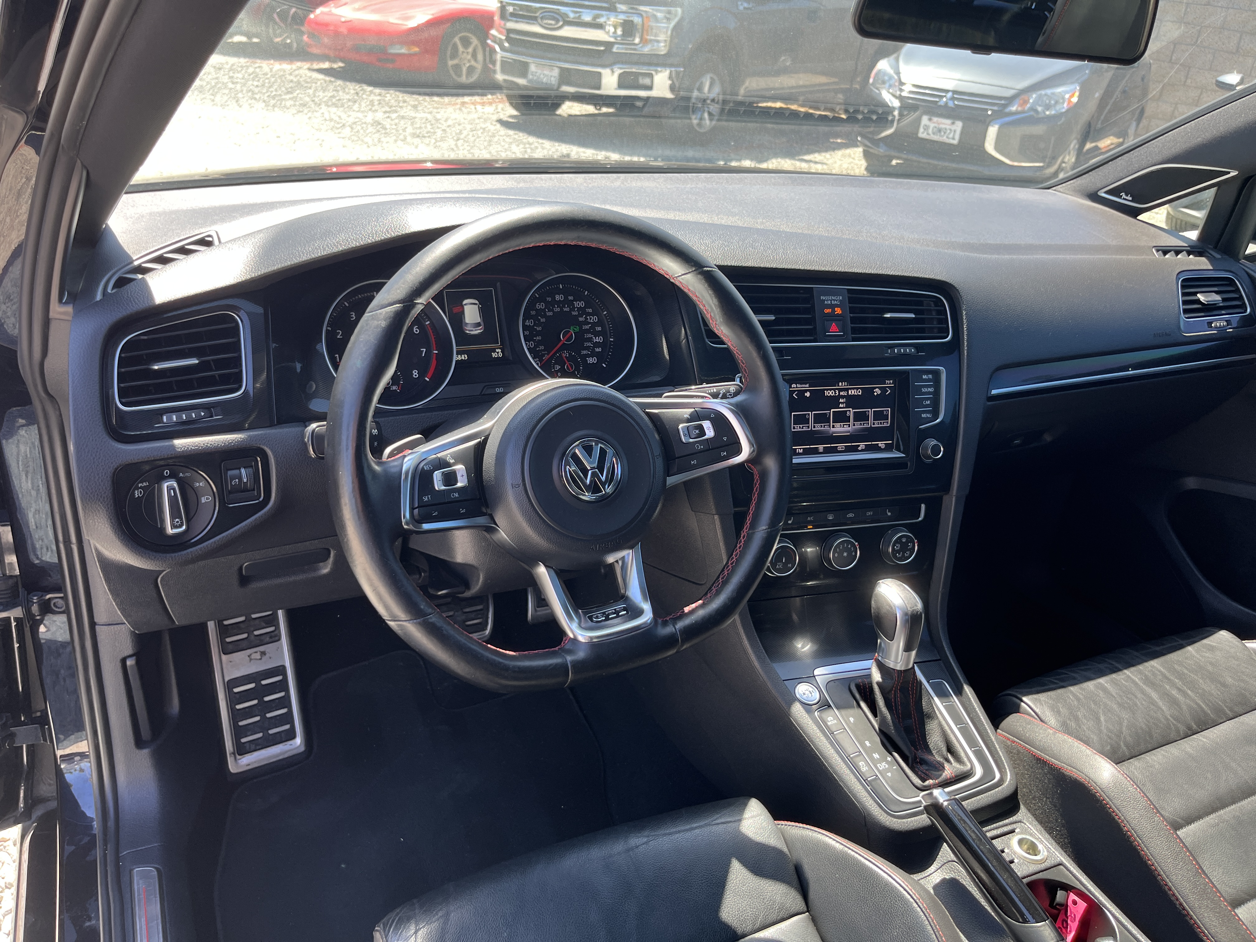 Used 2015 Volkswagen GTI SE FWD image 11