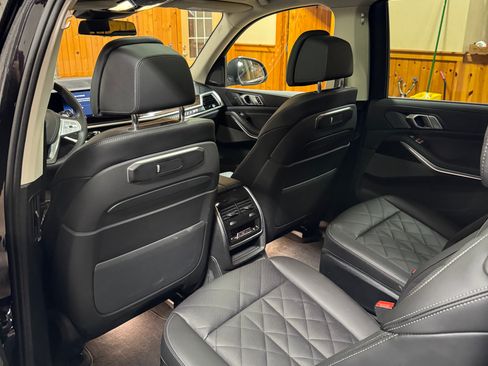 Used 2025 BMW X7 xDrive40i w/ Premium Package image 19