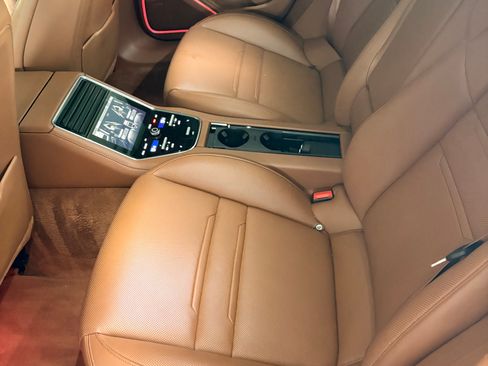 Used 2022 Porsche Panamera image 9