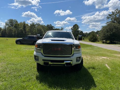 Used 2017 GMC Sierra 2500 Denali w/ Duramax Plus Package AWD/4WD image 1