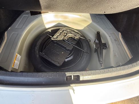 Used 2017 Toyota Corolla LE image 17