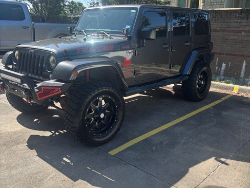 Used 2014 Jeep Wrangler Unlimited Sahara w/ Connectivity Group image 2