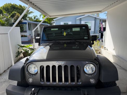 Used 2014 Jeep Wrangler Unlimited Sport w/ Connectivity Group AWD/4WD image 1