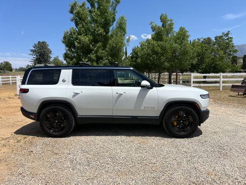 Used 2023 Rivian R1S Adventure image 8