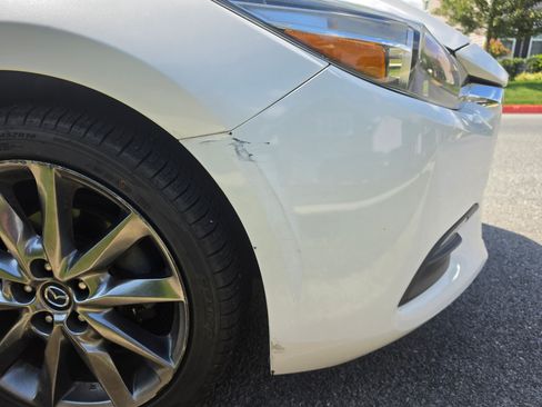 Used 2018 MAZDA MAZDA3 Touring FWD image 13