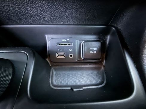 Used 2014 Jeep Cherokee Limited w/ Luxury Group AWD/4WD image 21