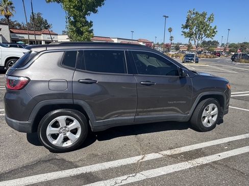Used 2019 Jeep Compass Latitude w/ Popular Equipment Group FWD image 5