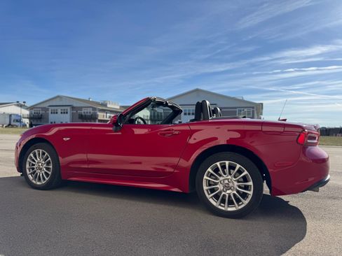 Used 2018 FIAT 124 Spider Classica w/ Technology & Siriusxm Group image 9