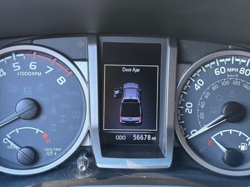 Used 2017 Toyota Tacoma SR5 image 6