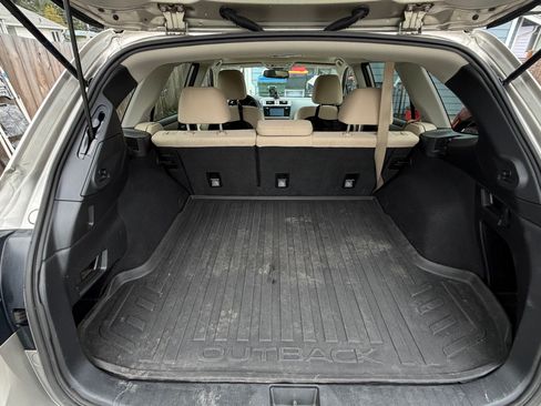 Used 2017 Subaru Outback 2.5i Premium image 6