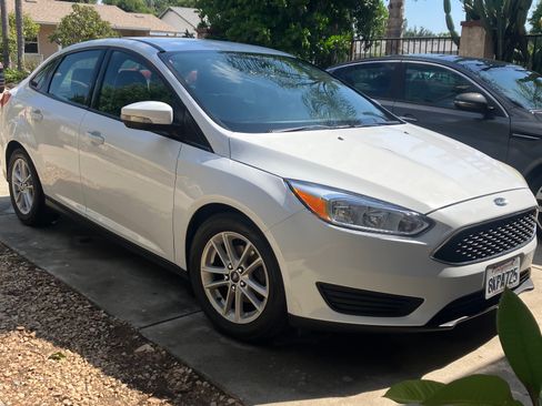 Used 2017 Ford Focus SE image 4