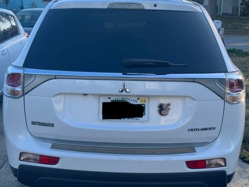 Used 2014 Mitsubishi Outlander SE image 4