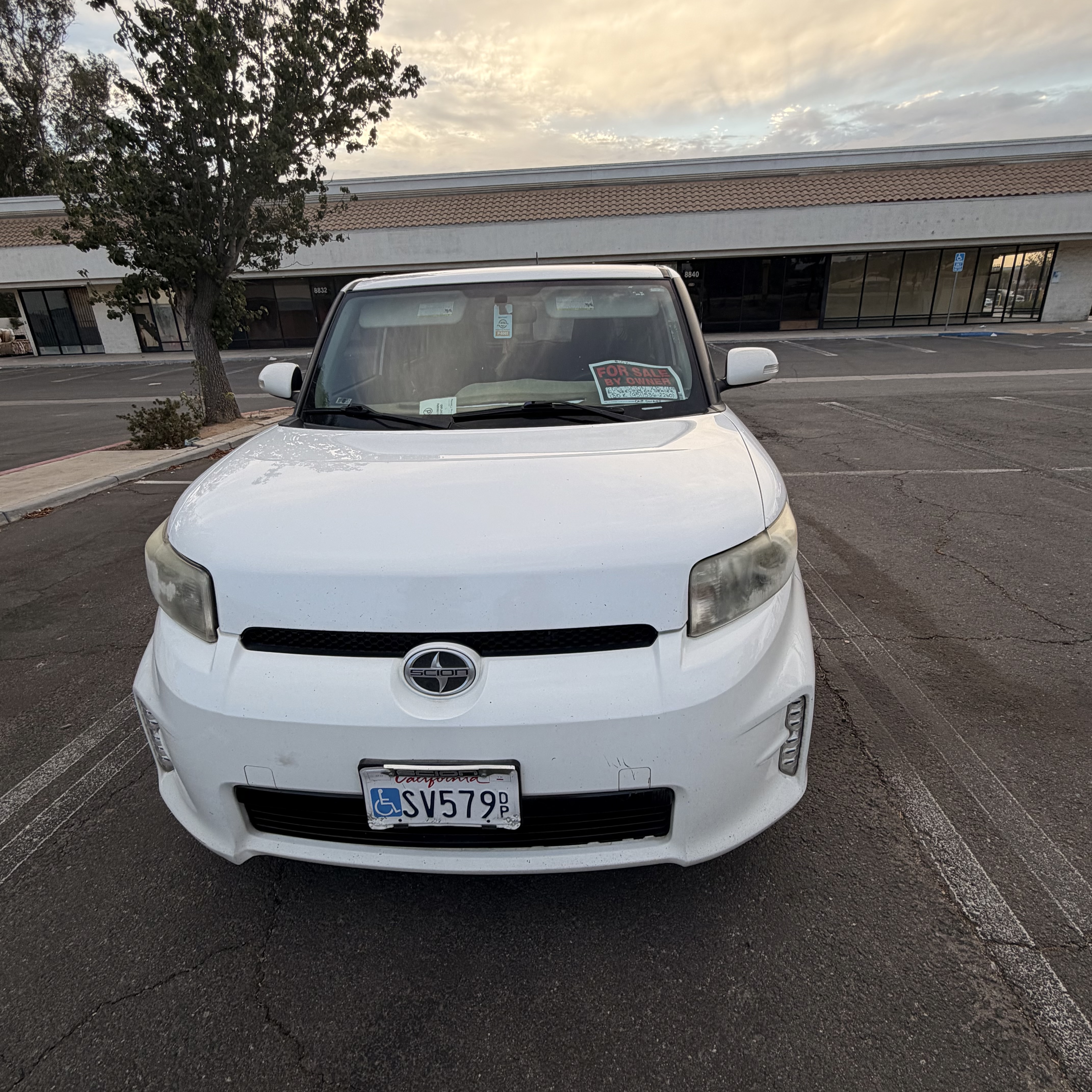 Used 2015 Scion xB FWD image 4