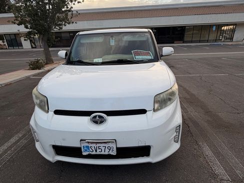 Used 2015 Scion xB FWD image 4