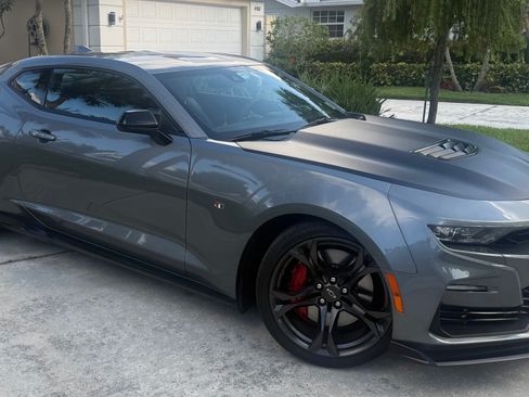 Used 2022 Chevrolet Camaro SS RWD image 2