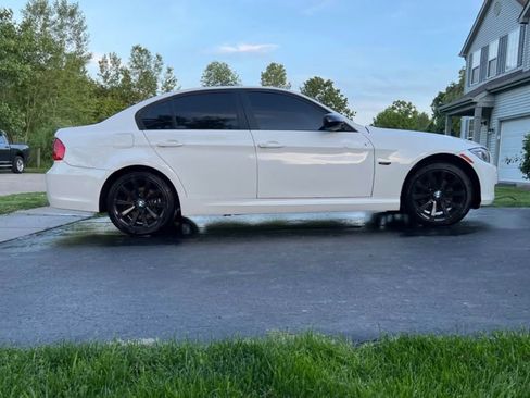 Used 2011 BMW 328i xDrive Sedan AWD/4WD image 4