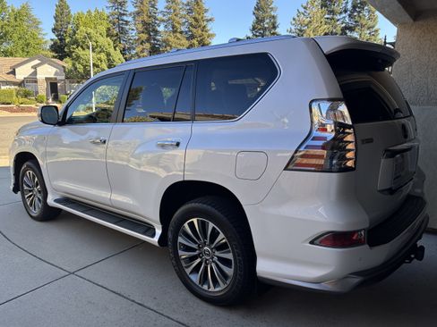 Used 2020 Lexus GX 460 Luxury w/ Accessory Package AWD/4WD image 6